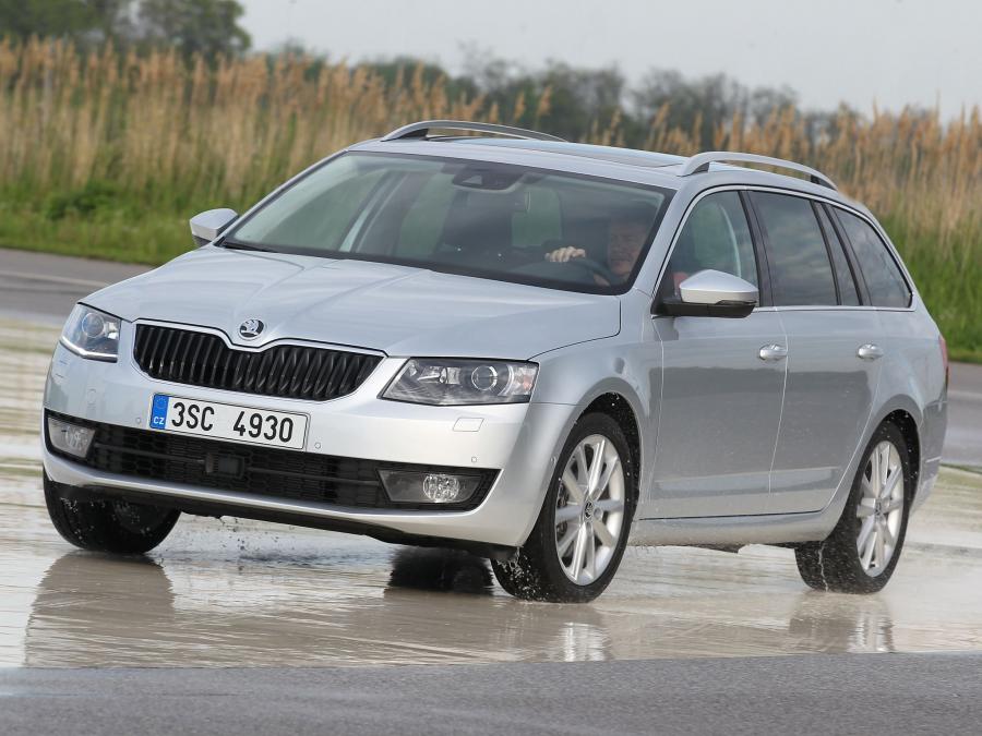 Skoda Octavia Combi 4x4 2013 года  (фото 3 из 23)